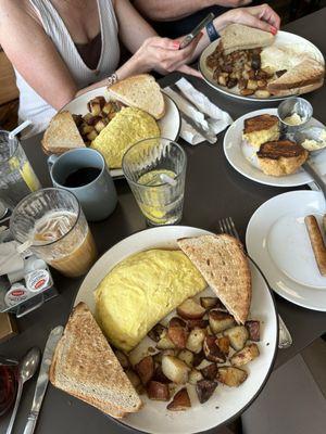 Omelets & grilled muffin