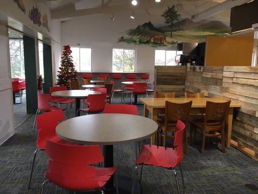 Nice cafeteria style seating area to enjoy your lunch in-house.