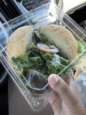 Tacchino sandwich with side salad