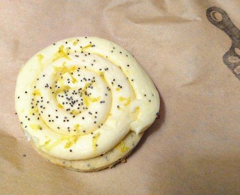 Lemon poppyseed cookie