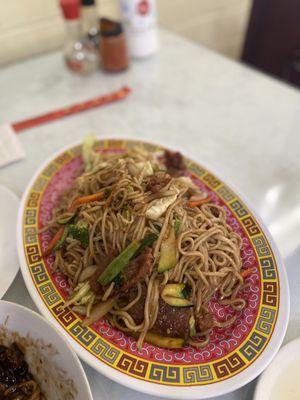 Beef chow men noodle