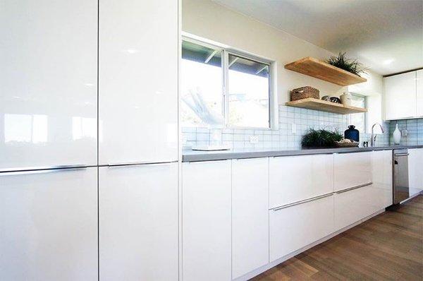 High Glossy White Modern European Style Kitchen with Grey Quartz Counter Tops