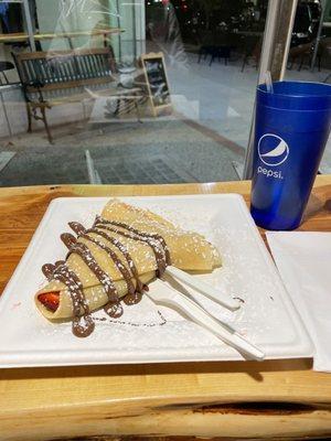 SO YUMMY!! Nutella and strawberries crêpe!!