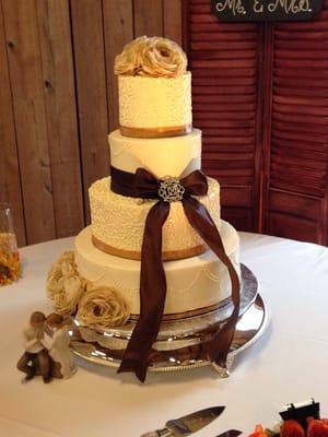 Rustic & Elegant Wedding cake