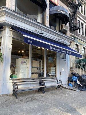 More seating on the 105th Street side. Benches 11/08/21