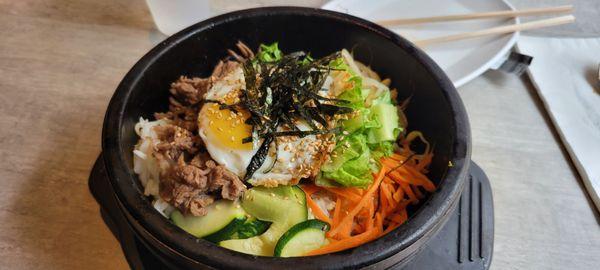 Bulgogi stone pot. Sizzling