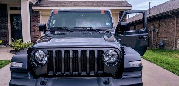 Fresh windshield on a 2020 Jeep Wrangler! We do great work call or message us for a quote!