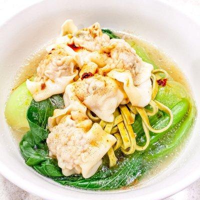 Half pack of 6 wontons with noodles and bok choy, 5/5. IG: @take.a.bite.with.me