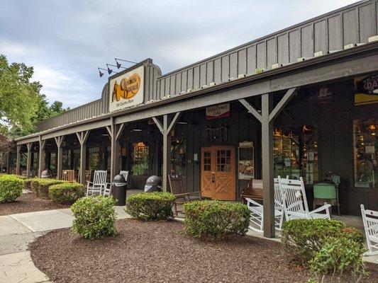 Cracker Barrel Old Country Store, Holyoke