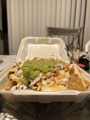 Big pile of delicious nachos