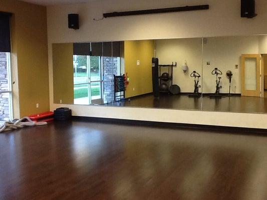 Group Room: spin bikes, steps, heavy bag, ropes, Dumbells and more...