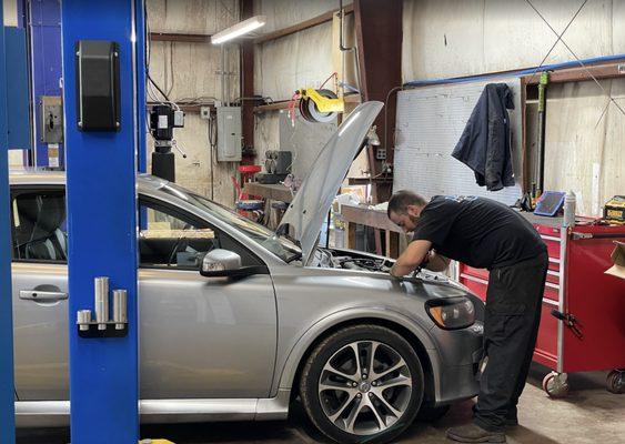 Turnkey Auto Repair is here for your car problems. We fix everything!