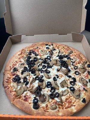 Mushroom/ Black Olive pizza