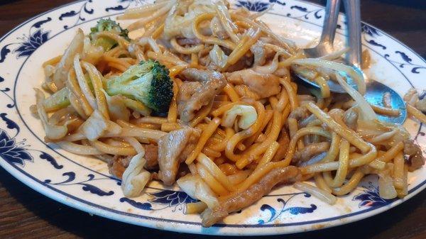 Delicious combination chow mein