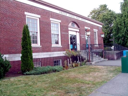 The entrance of the Shelton post office again