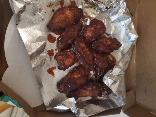 10 wings well done with light BBQ sauce