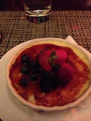 Creme brûlée with berries