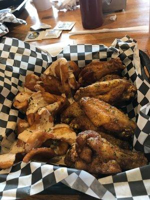 8pc Lemon Pepper Wings w/ Cajun Ranch fries.