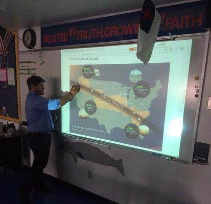 Mr. Ratliff teaches about the eclipse at Monterey Bay Christian School