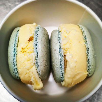 Durian macaron ice cream