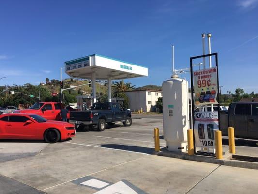 It can get kind of crowded@ the pumps. It's one of the cheaper places in Lakeside.