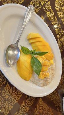 Mango and sticky rice, yum!