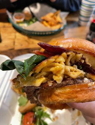 Mac & cheese burger