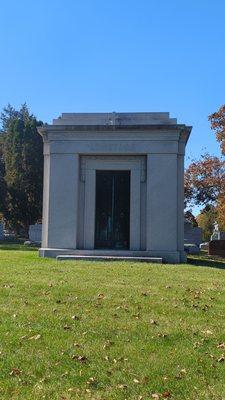 Holy Cross Cemetery & Mausoleum