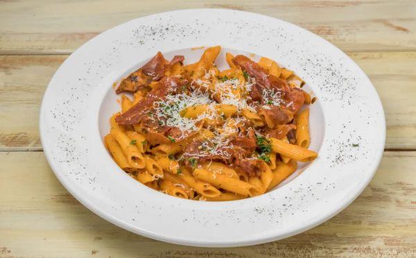 Penne Alla Vodka
Prosciutto, Tomato Sauce, Touch of Cream & Parmesan Cheese