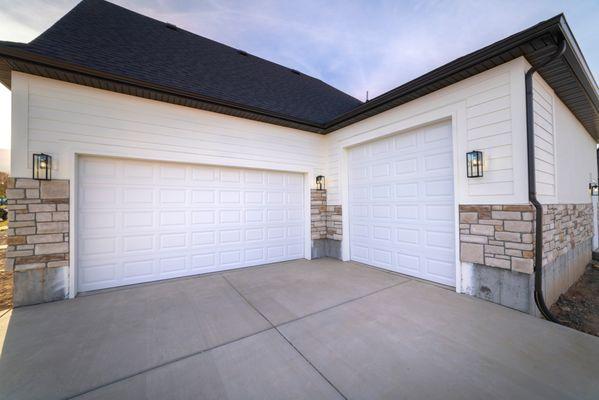 We provide top-quality garage door service throughout the Greater San Diego area.