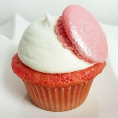 Yes we offer Gluten Free Pink Vanilla Cupcakes!