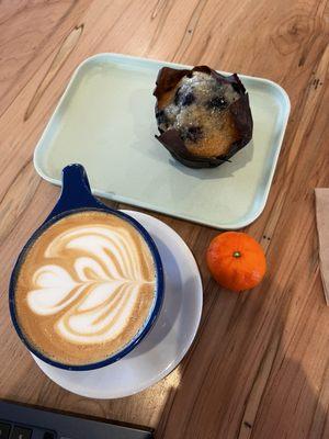 Latte, blueberry muffin