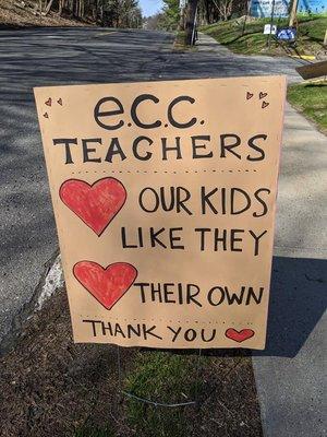 Sign made by the teachers to welcome families.