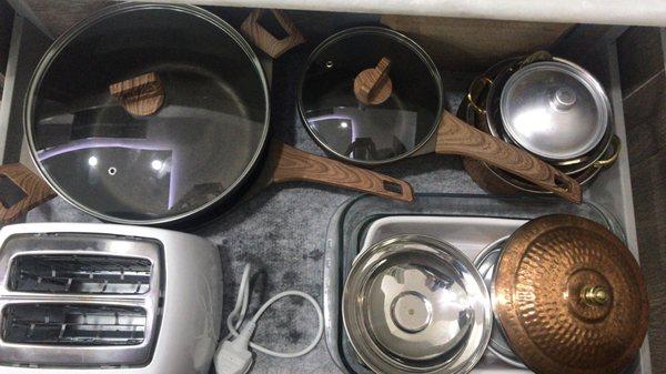 Drawer set for pots and pans