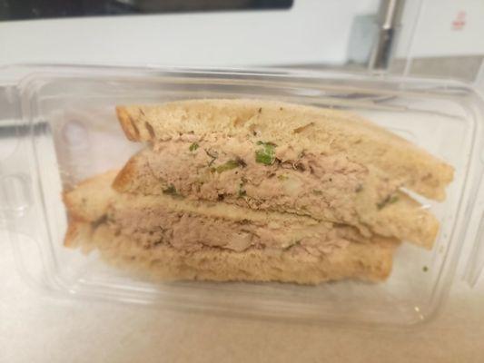 Tuna sandwich