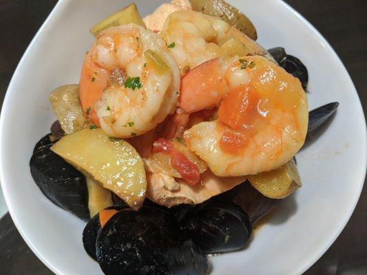 A variety of seafood in the bouillabaisse.