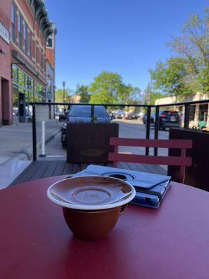 Plate over my cup to keep the heat inf F and taste fresh on a cold morning. Love the fresh air with my espresso (quad, mcaff, 1 decaff).v