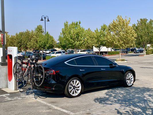 First time we've seen a Tesla 3 with a trunk rack !