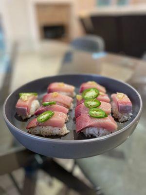 Hamachi nigiri