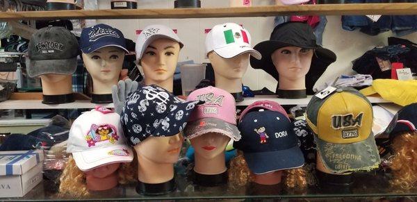 9/11/21 La única mercancía real para HOMBRES son los sombreros. The only real merchandise for MEN, are hats.