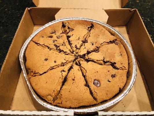 Chocolate chip cookie pizza!