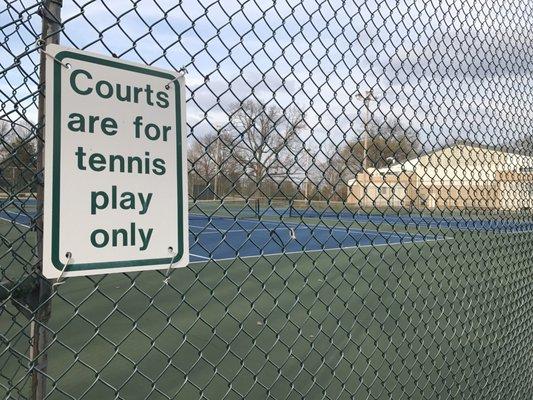 The tennis courts are right next to the pool.