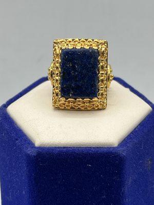 Vintage Lady's 18 kt gold lapis ring