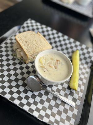 Lunchbox with the one with cranberry and clam chowder