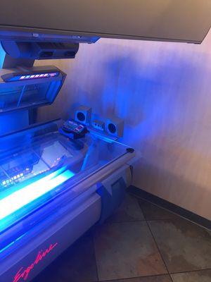 Instant tanning bed