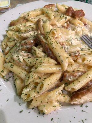 Chicken Alfredo w/ Penne Pasta