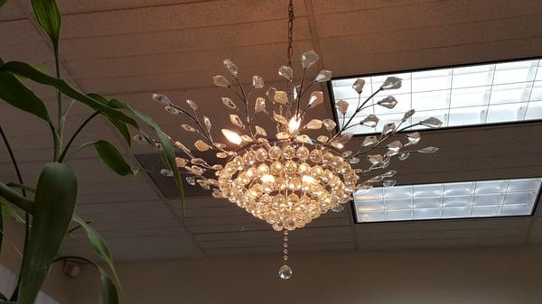 I love this chandelier!