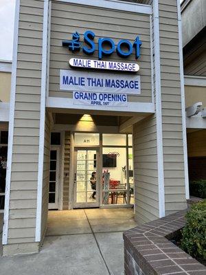 New Thai massage in town. Very clean and nice.