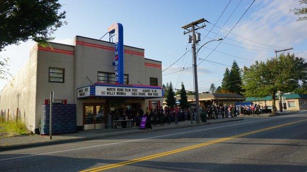 The North Bend Film Festival crowd amptly waiting to get into the opening night film!