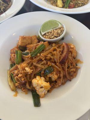 Pad Thai with Tofu and Veggie